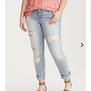 Boyfriend jeans Light wash with ripped distruction
